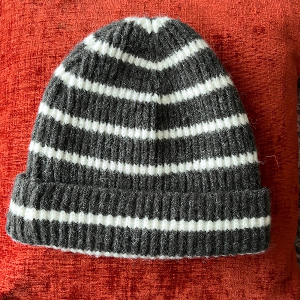 Super soft toque.  Bought in South Korea.  Yarn unknown but sooooooooo soft.